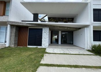 Casa em Condomínio à venda com 185m², 4 quartos, 4 suítes, 2 vagas no bairro Condomínio Sunset em Xangri-Lá