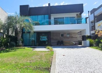 Casa em Condomínio à venda com 420m², 4 quartos, 4 suítes, 4 vagas no bairro Condomínio Enseada Lagos em Xangri-Lá
