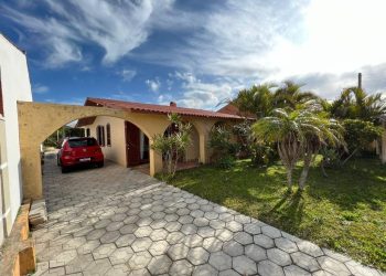 Casa à venda com 173m², 3 quartos, 1 suíte, 2 vagas no bairro Centro em Xangri-Lá