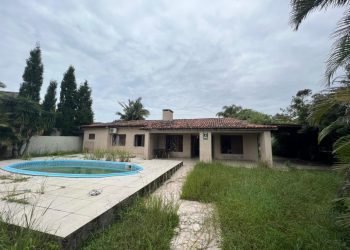 Casa à venda com 143m², 4 quartos, 1 suíte, 2 vagas no bairro Atlântida em Xangri-Lá