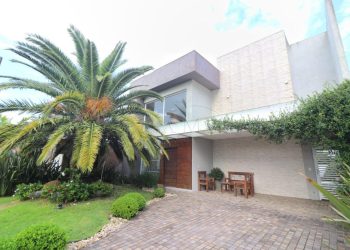 Casa para comprar ou alugar com 170m², 4 quartos, 4 suítes, 2 vagas no bairro Centro em Xangri-Lá