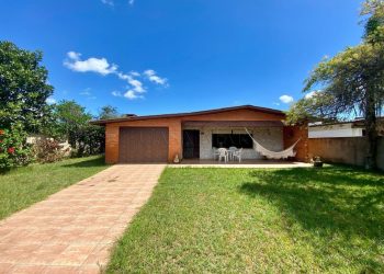 Casa à venda com 648m², 3 quartos, 1 suíte, 1 vaga no bairro Atlântida em Xangri-Lá