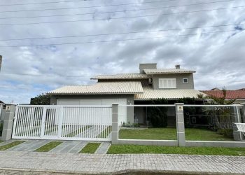 Casa para comprar ou alugar com 341m², 5 quartos, 5 suítes, 2 vagas no bairro Remanso em Xangri-Lá