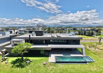 Casa em Condomínio à venda com 949m², 6 quartos, 6 suítes, 4 vagas no bairro Condomínio Enseada Lagos em Xangri-Lá