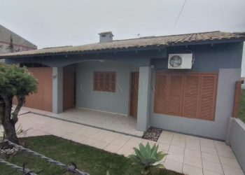 Casa à venda com 130m², 3 quartos, 1 suíte, 2 vagas no bairro Remanso em Xangri-Lá