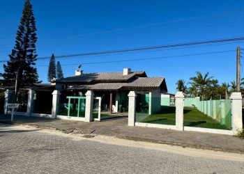 Casa à venda com 540m², 3 quartos, 1 suíte, 2 vagas no bairro Atlântida em Xangri-Lá