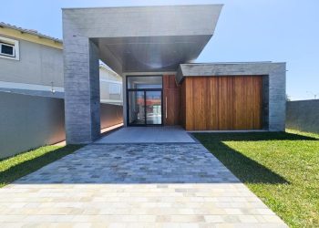 Casa à venda com 196m², 4 quartos, 4 suítes, 2 vagas no bairro Centro em Xangri-Lá