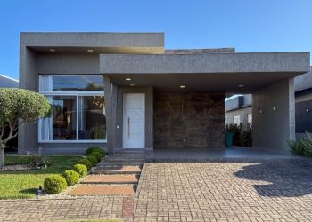 Casa em Condomínio à venda com 250m², 4 quartos, 4 suítes, 2 vagas no bairro Condomínio Sea Coast em Xangri-Lá