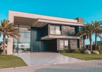 Casa em Condomínio à venda, 5 quartos, 5 suítes no bairro Condomínio Sense em Xangri-Lá