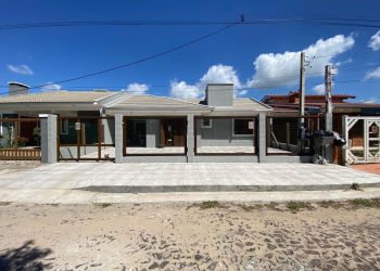 Casa à venda com 144m², 4 quartos, 2 vagas no bairro Noiva do Mar em Xangri-Lá