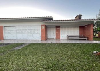 Casa à venda com 169m², 3 quartos, 1 suíte, 2 vagas no bairro Centro em Xangri-Lá