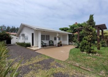 Casa à venda, 3 quartos, 2 vagas no bairro Rainha do Mar em Xangri-Lá