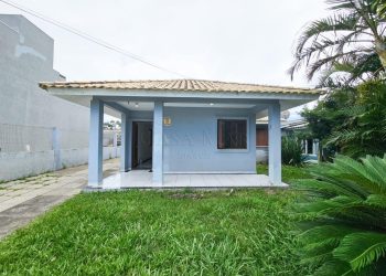 Casa à venda com 249m², 4 quartos, 2 suítes, 2 vagas no bairro Centro em Xangri-Lá