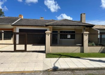 Casa à venda com 160m², 3 quartos, 2 suítes, 2 vagas no bairro Noiva do Mar em Xangri-Lá