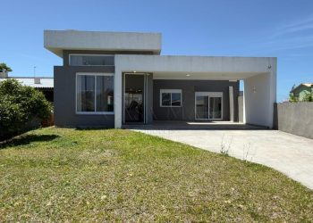 Casa à venda com 138m², 3 quartos, 1 suíte, 2 vagas no bairro Arpoador em Xangri-Lá