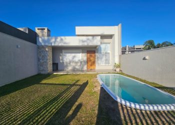 Casa à venda com 100m², 2 quartos, 1 suíte, 2 vagas no bairro Noiva do Mar em Xangri-Lá