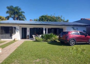 Casa à venda com 148m², 5 quartos, 2 suítes, 2 vagas no bairro Atlântida em Xangri-Lá