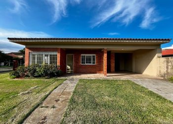 Casa à venda com 257m², 7 quartos, 2 suítes, 2 vagas no bairro Atlântida em Xangri-Lá