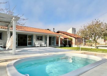 Casa para comprar ou alugar com 230m², 4 quartos, 1 suíte, 2 vagas no bairro Atlântida em Xangri-Lá