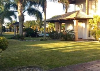 Casa à venda com 420m², 5 quartos, 1 suíte, 2 vagas no bairro Atlântida em Xangri-Lá