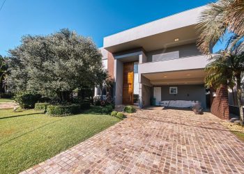 Casa em Condomínio à venda com 380m², 5 quartos, 5 suítes, 2 vagas no bairro Condomínio Enseada Lagos em Xangri-Lá