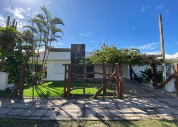 Casa para comprar ou alugar com 143m², 4 quartos, 4 suítes, 2 vagas no bairro Noiva do Mar em Xangri-Lá