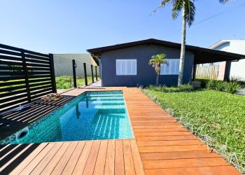 Casa à venda com 160m², 4 quartos, 2 vagas no bairro Maristela em Xangri-Lá