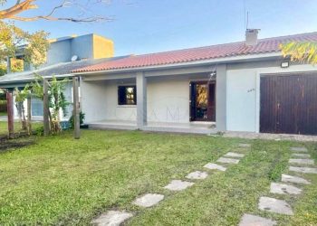 Casa à venda com 110m², 3 quartos, 2 vagas no bairro Rainha do Mar em Xangri-Lá