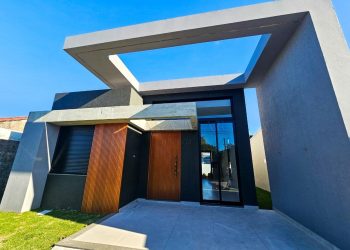 Casa à venda com 150m², 3 quartos, 3 suítes, 2 vagas no bairro Noiva do Mar em Xangri-Lá