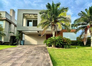 Casa em Condomínio à venda com 306m², 4 quartos, 4 suítes, 2 vagas no bairro Condomínio Enseada Lagos em Xangri-Lá