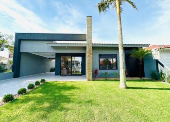 Casa à venda com 147m², 3 quartos, 1 suíte, 2 vagas no bairro Rainha do Mar em Xangri-Lá