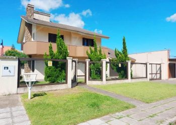 Casa à venda com 280m², 4 quartos, 4 suítes, 3 vagas no bairro Centro em Xangri-Lá