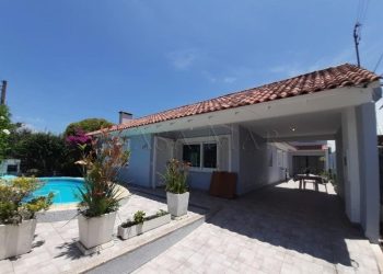 Casa à venda com 155m², 3 quartos, 1 suíte, 2 vagas no bairro Noiva do Mar em Xangri-Lá