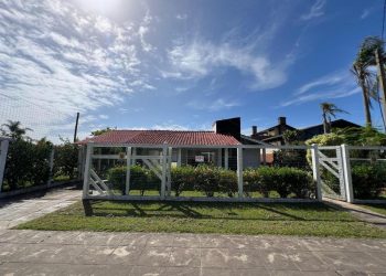 Casa à venda com 182m², 3 quartos, 2 vagas no bairro Atlântida em Xangri-Lá