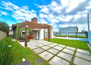 Casa à venda com 130m², 3 quartos, 1 suíte, 2 vagas no bairro Centro em Xangri-Lá