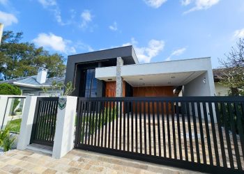 Casa à venda com 168m², 3 quartos, 1 suíte, 2 vagas no bairro Noiva do Mar em Xangri-Lá