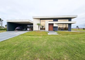 Casa em Condomínio à venda com 245m², 4 quartos, 4 suítes, 2 vagas no bairro Condomínio Riviera em Xangri-Lá