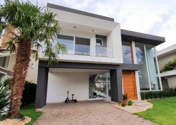 Casa em Condomínio à venda com 390m², 5 quartos, 5 suítes, 2 vagas no bairro Condomínio Enseada Lagos em Xangri-Lá