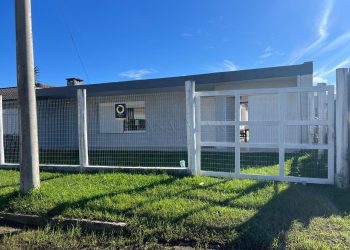 Casa à venda com 143m², 3 quartos, 1 suíte, 2 vagas no bairro Centro em Xangri-Lá