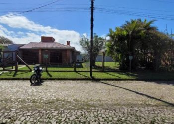 Casa à venda com 155m², 3 quartos, 1 suíte, 2 vagas no bairro Rainha do Mar em Xangri-Lá