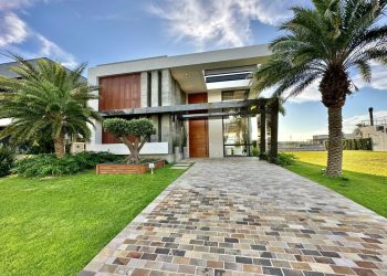 Casa em Condomínio à venda com 426m², 5 quartos, 5 suítes, 2 vagas no bairro Condomínio Enseada Lagos em Xangri-Lá
