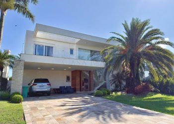 Casa em Condomínio à venda com 373m², 5 quartos, 5 suítes, 4 vagas no bairro Condomínio Enseada Lagos em Xangri-Lá