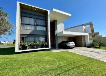 Casa em Condomínio à venda com 310m², 5 quartos, 5 suítes, 2 vagas no bairro Condomínio Enseada Lagos em Xangri-Lá