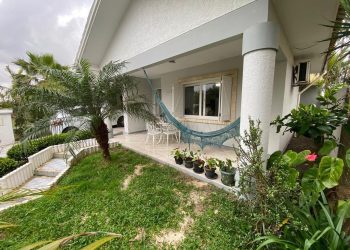 Casa à venda com 151m², 3 quartos, 1 suíte, 2 vagas no bairro Centro em Xangri-Lá