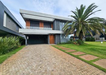 Casa em Condomínio à venda com 334m², 6 quartos, 6 suítes, 4 vagas no bairro Condomínio Sense em Xangri-Lá