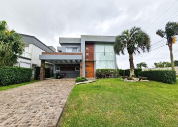 Casa em Condomínio à venda com 320m², 5 quartos, 5 suítes, 2 vagas no bairro Condomínio Enseada Lagos em Xangri-Lá