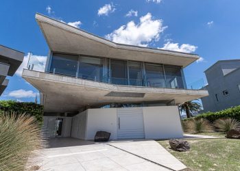 Casa em Condomínio à venda com 593m², 6 quartos, 6 suítes, 4 vagas no bairro Condomínio Enseada Lagos em Xangri-Lá