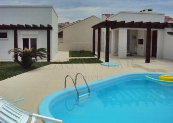 Casa para comprar ou alugar com 203m², 4 quartos, 2 suítes, 2 vagas no bairro Centro em Xangri-Lá