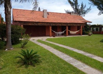 Casa à venda com 168m², 3 quartos, 1 suíte, 2 vagas no bairro Centro em Xangri-Lá