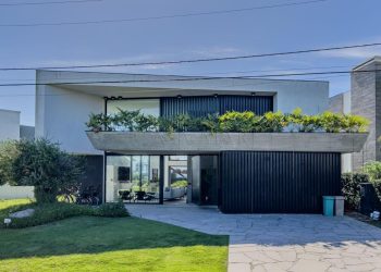 Casa em Condomínio à venda com 320m², 5 quartos, 5 suítes, 4 vagas no bairro Condomínio Enseada Lagos em Xangri-Lá